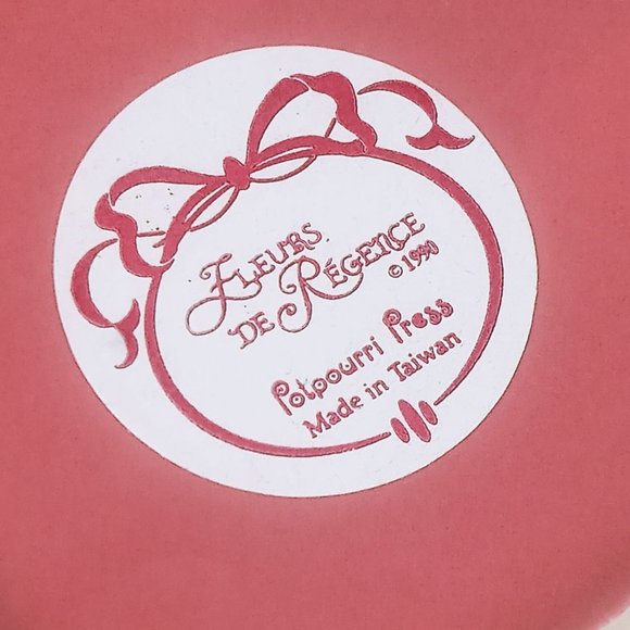 Porcelain Fleurs De Regetice Heart Pink White Edelweiss Musical Trinket Box - Picture 7 of 13